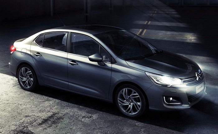 Divulgação A Citroën da Argentina revelou as duas primeiras imagens da nova geração do C4 Pallas, que passará a ser chamada de Lounge. O sedã será lançado durante o S...